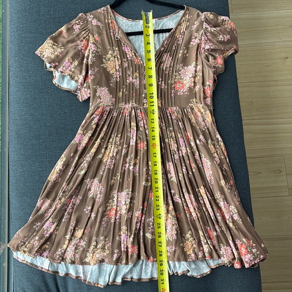 Meadowland Flutter Sleeve Mini Dress in Hazelnut
SPELL size S - Picture 4 of 4